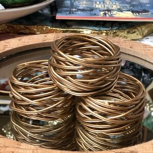 🎄2 Vintage Metal Elegant Gold Wire Napkin Rings/SPHERE STANDS.